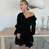 Spoiled – Gestuftes Maxikleid mit Rüschen und Cut-outs - Schwarz